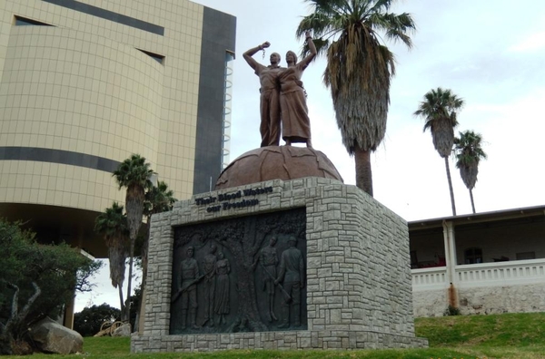 „Genozid-Denkmal“